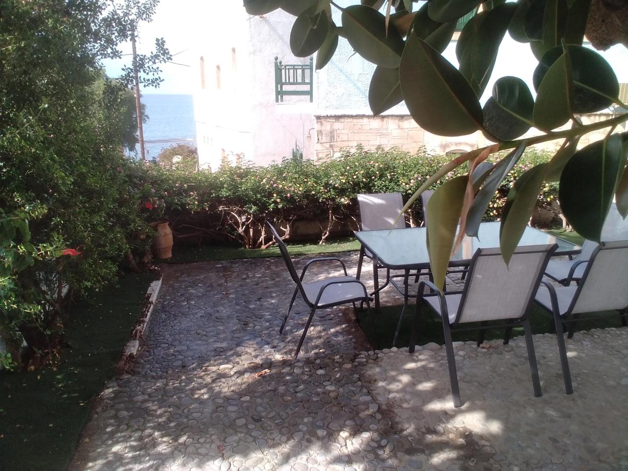 President Guest House Keratokampos Extérieur photo